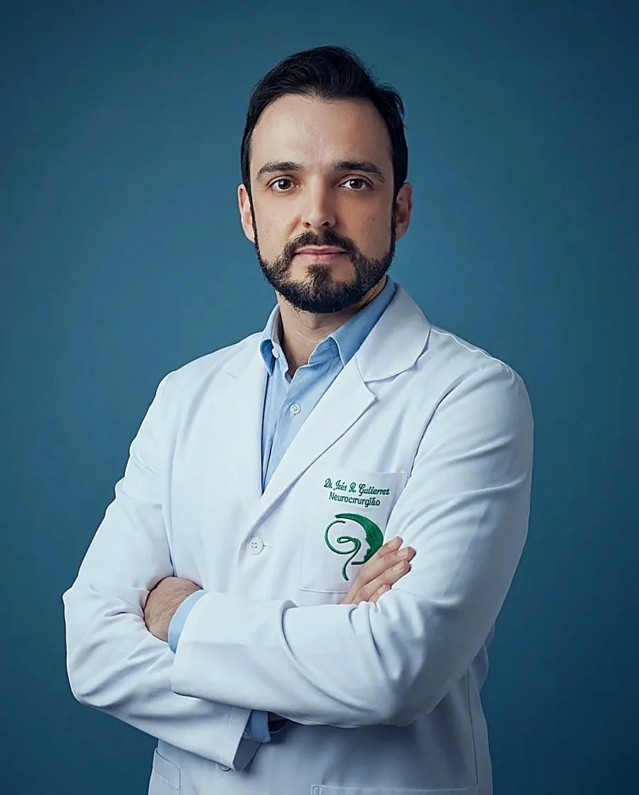 Dr. João Guttierrez, neurocirurgião, de jaleco